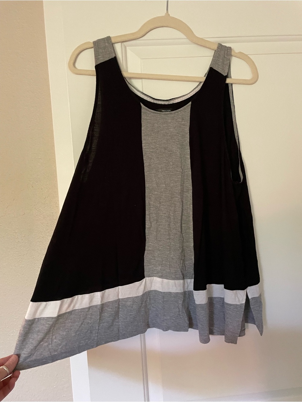 Simply Vera Vera Wang Black and Gray Colorblock Tank